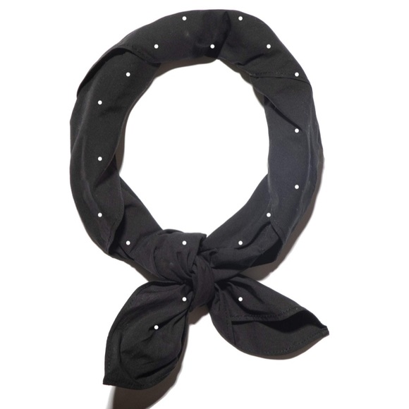 LELE SADOUGHI AUTHENTIC JET & EMBELLISHED HEAT STAMP PEARLS FACE MASK - Picture 2 of 7